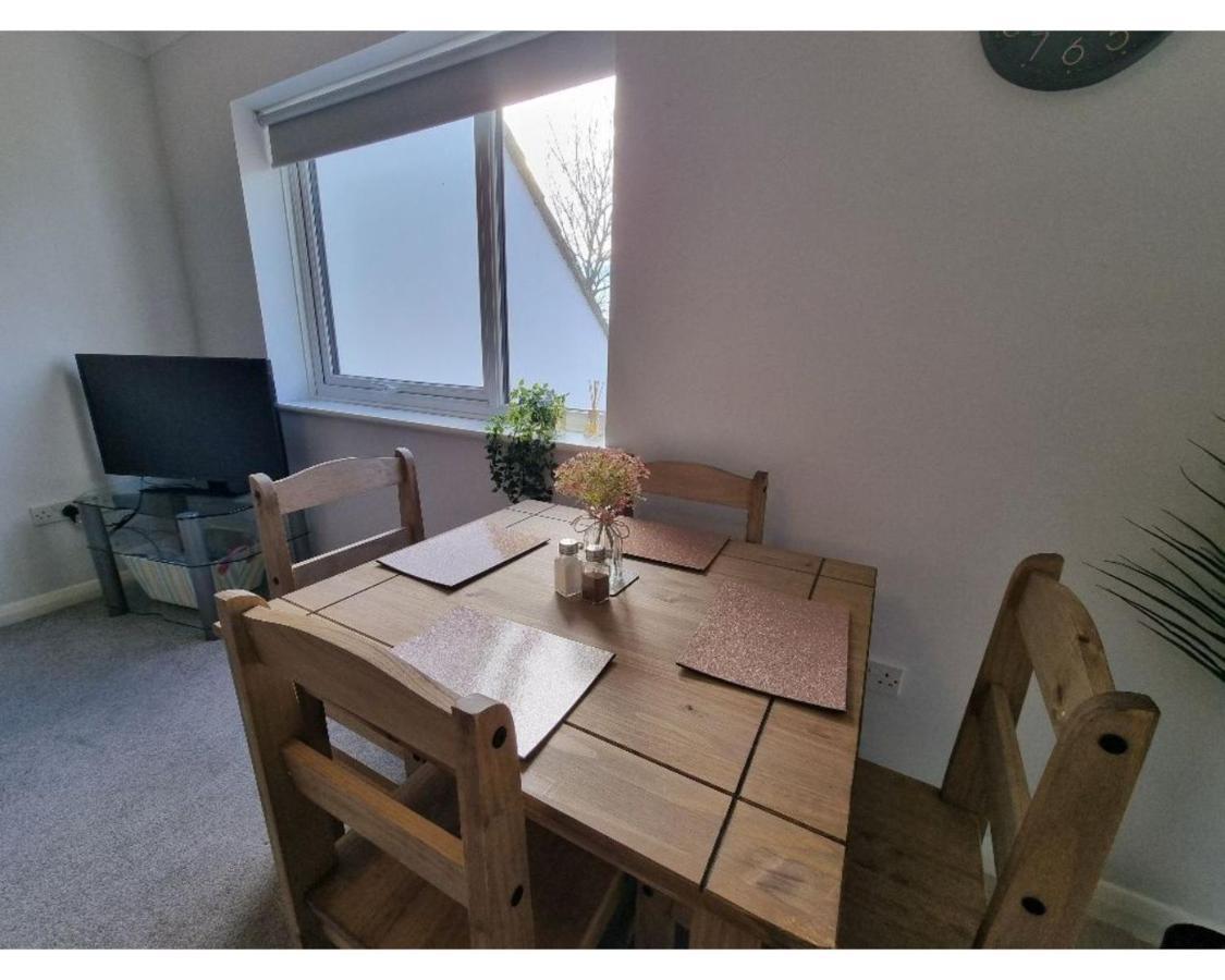 Canal Side Retreat - 2 Bedroom Apartment Heybridge  Exteriör bild
